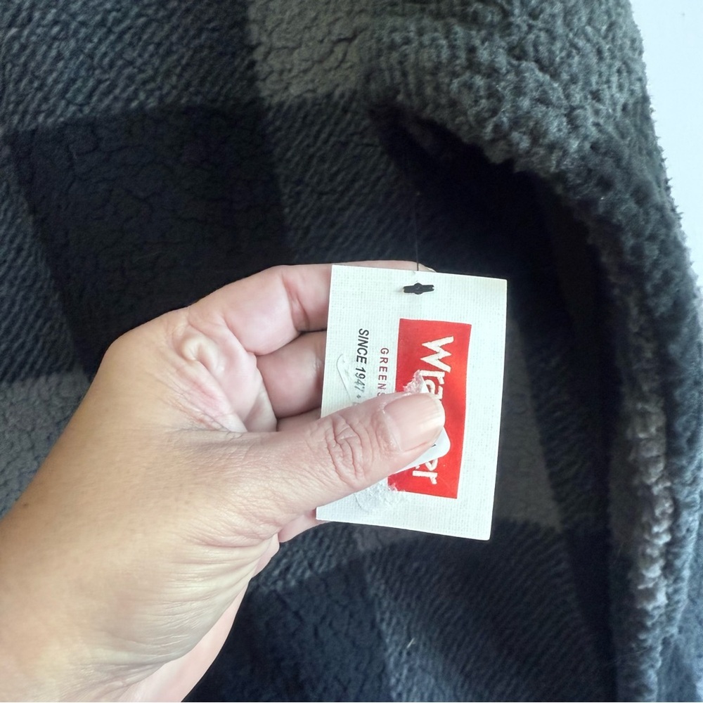 Wrangler Gray & Black Checkered Sherpa Pullover Jacket Medium Cozy Fleece - Picture 4 of 7